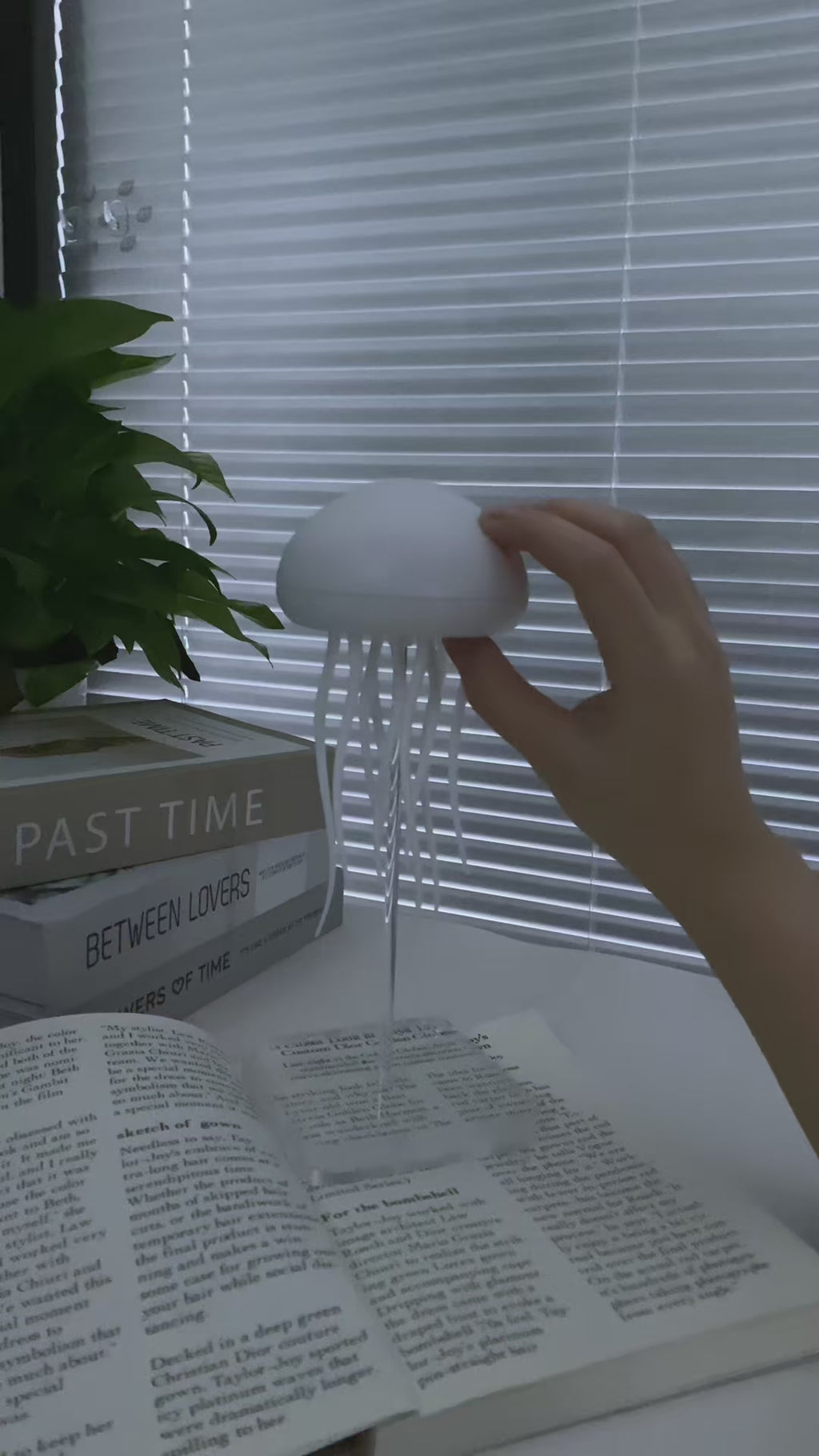 Aurora Jellyfish Lamp