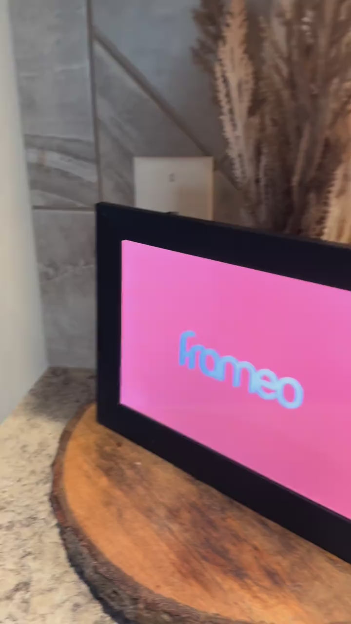 Smart WiFi Digital Photo Frame (10.1")